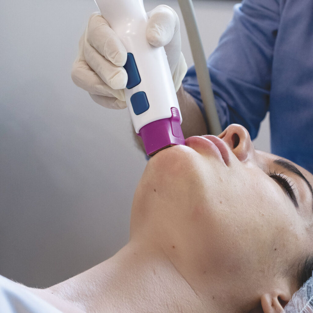 Trattamento viso donna con tecnologia HiPer